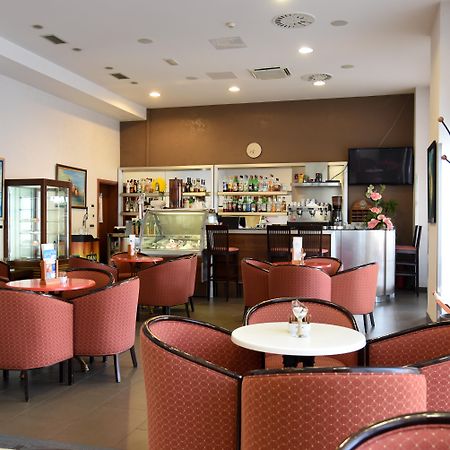 Hotel Park Ловран Экстерьер фото
