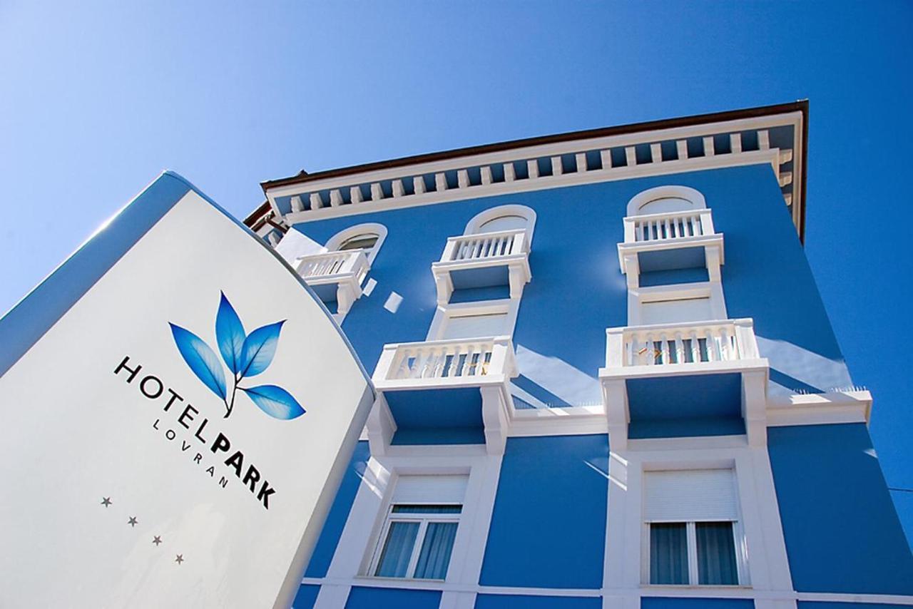 Hotel Park Ловран Экстерьер фото