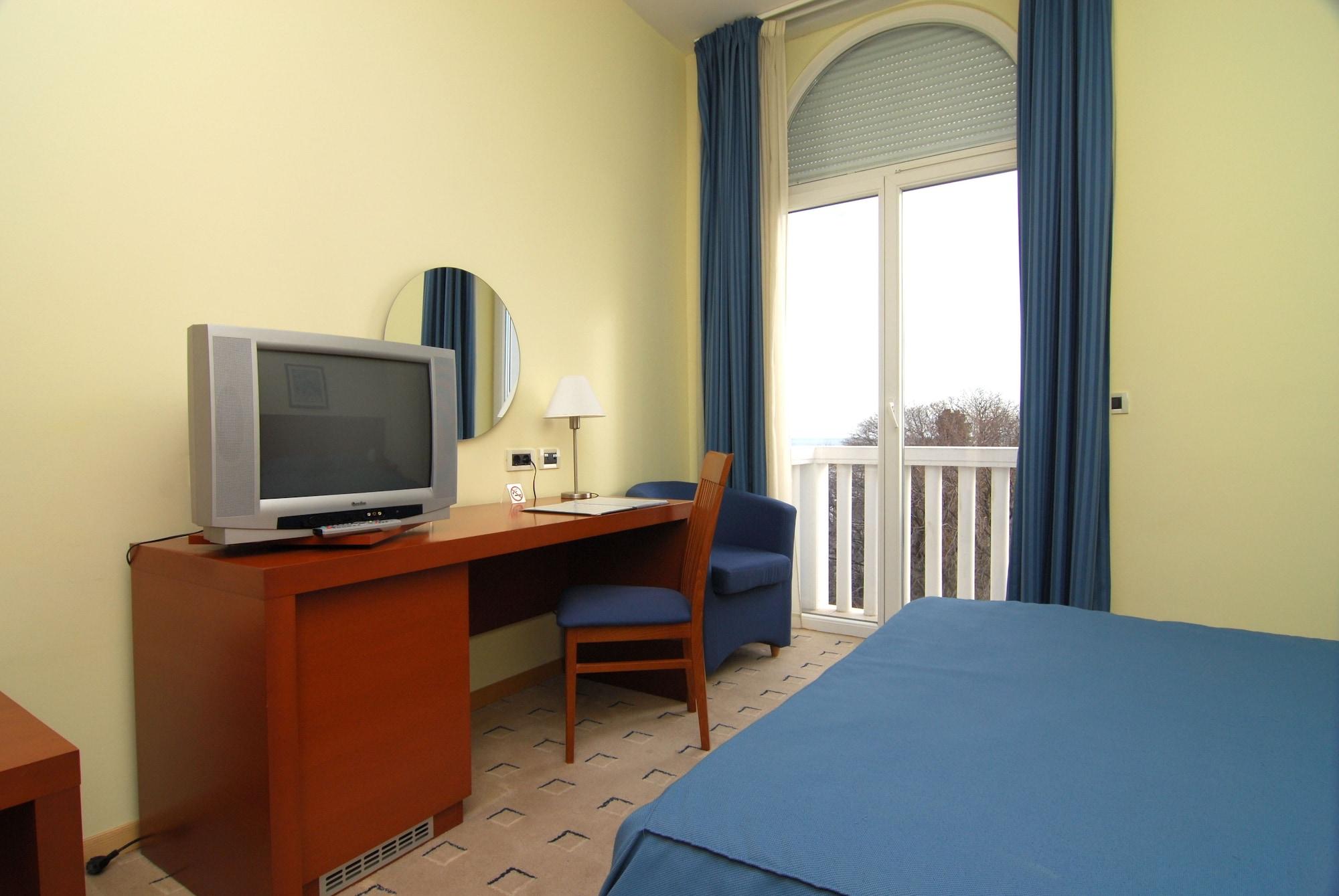 Hotel Park Ловран Экстерьер фото