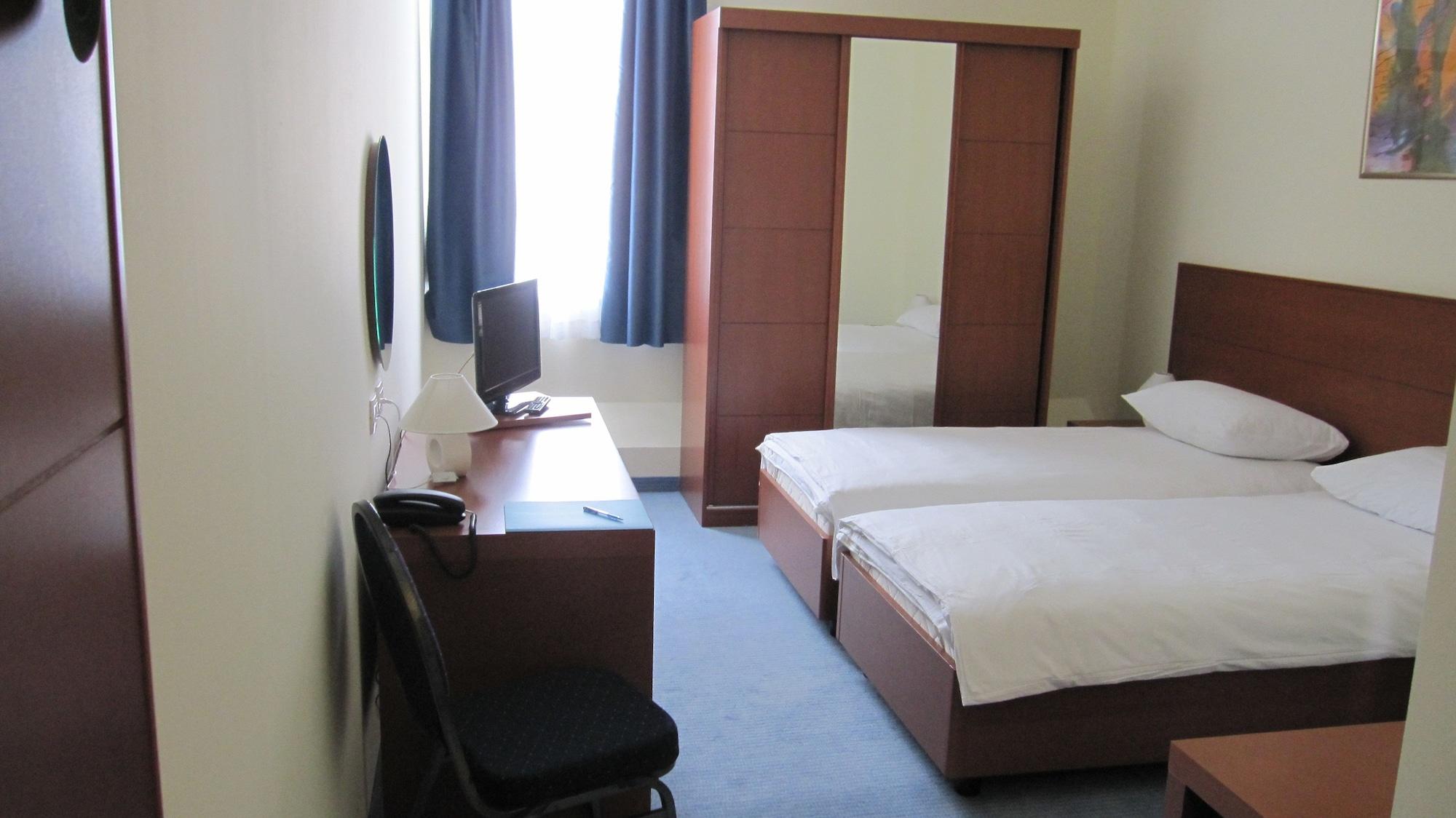 Hotel Park Ловран Экстерьер фото