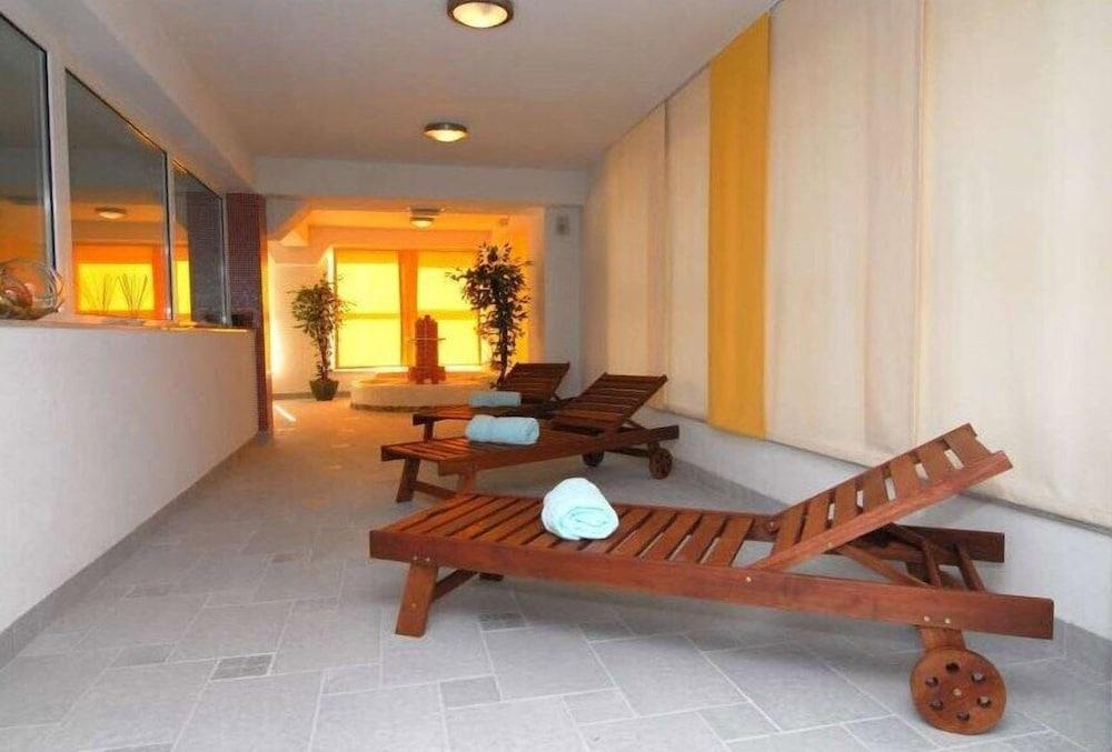 Hotel Park Ловран Экстерьер фото
