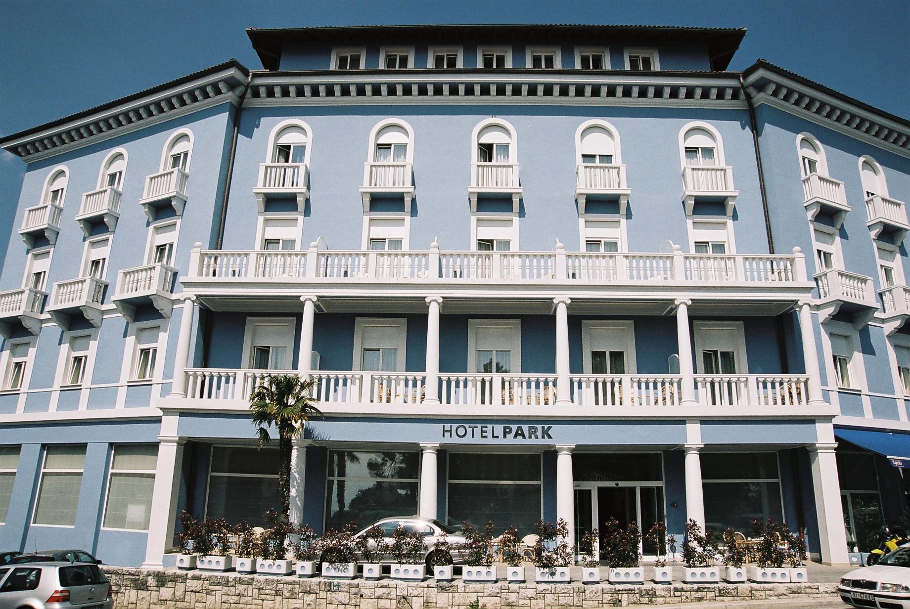 Hotel Park Ловран Экстерьер фото