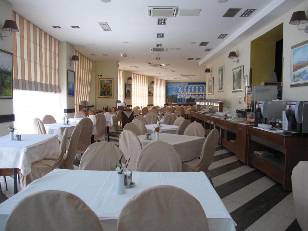 Hotel Park Ловран Экстерьер фото