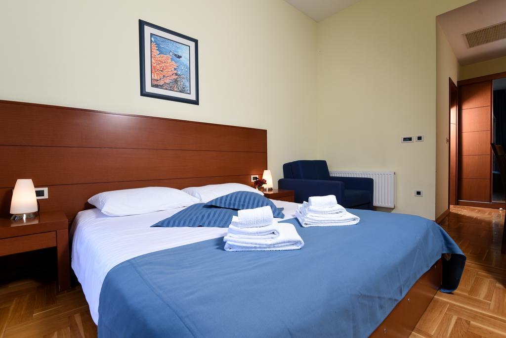 Hotel Park Ловран Экстерьер фото