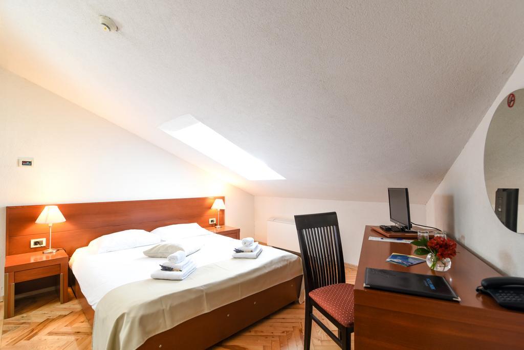 Hotel Park Ловран Экстерьер фото